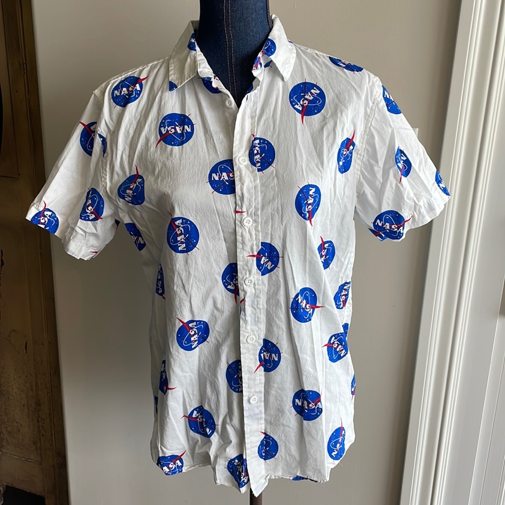 Official NASA men’s button down shirt Sz M